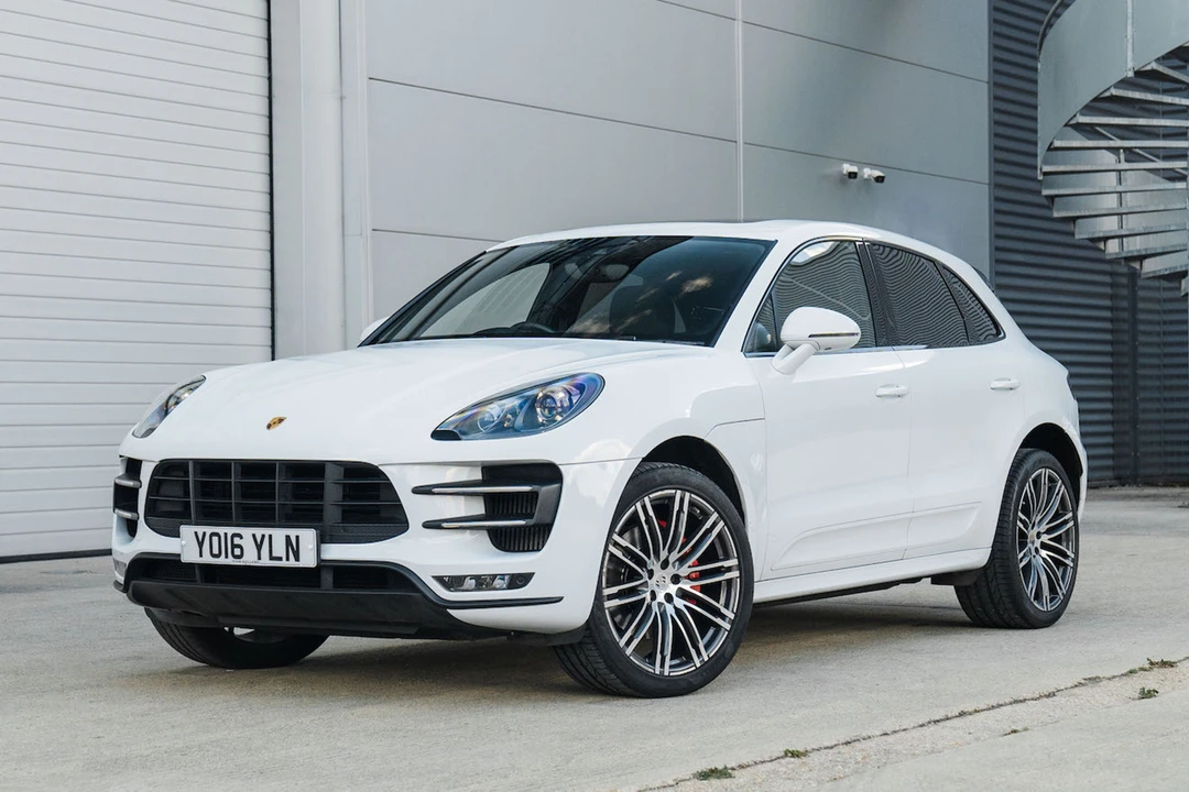 2016 Porsche Macan Turbo - Image 2 of 31