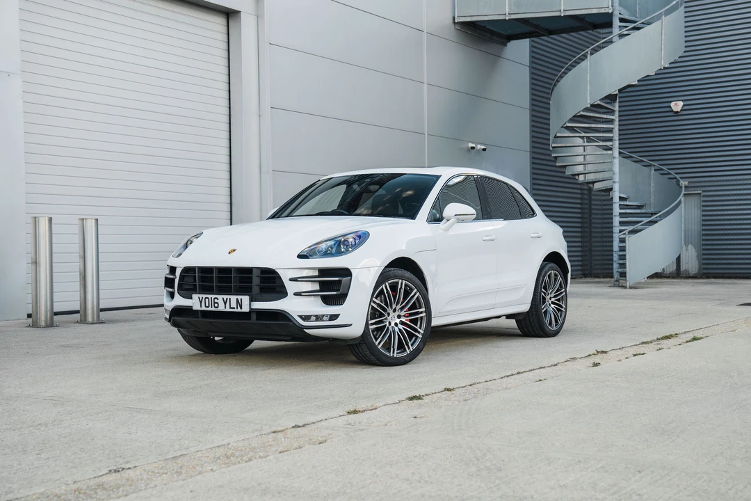 2016 Porsche Macan Turbo - Image 4 of 31