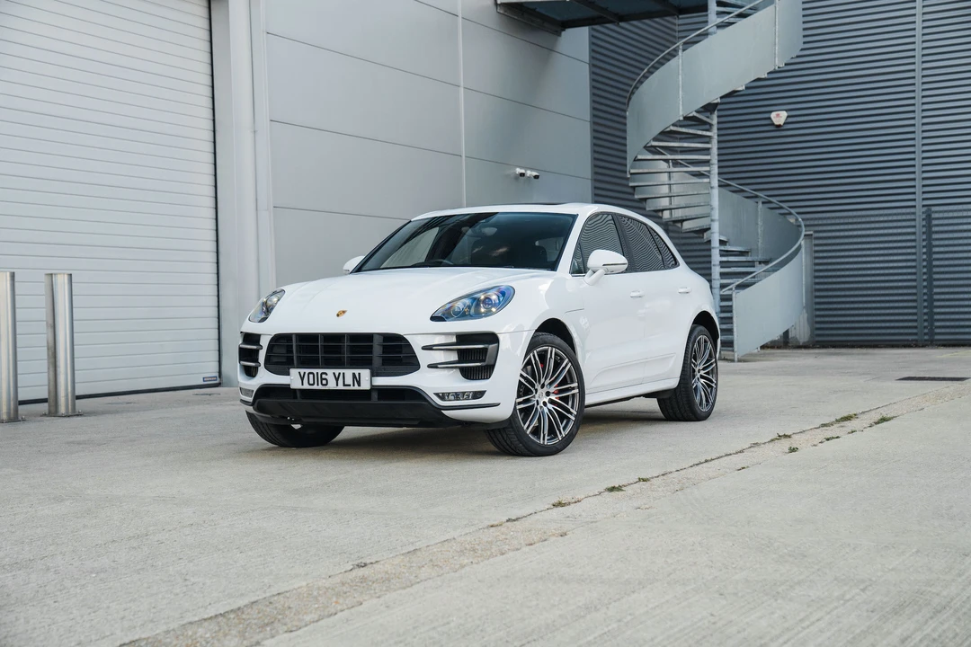 2016 Porsche Macan Turbo - Image 12 of 31