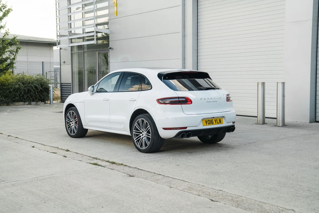 2016 Porsche Macan Turbo - Image 13 of 31