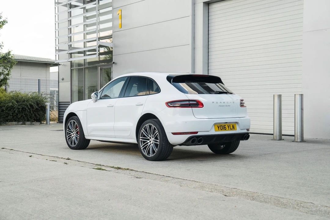 2016 Porsche Macan Turbo - Image 6 of 31