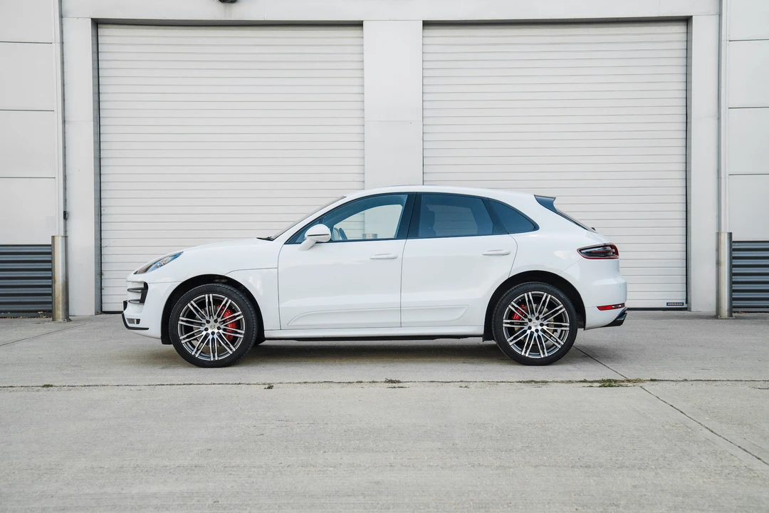 2016 Porsche Macan Turbo - Image 5 of 31