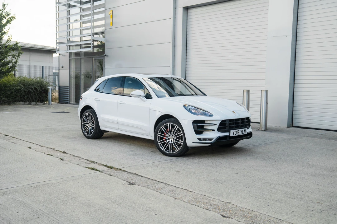 2016 Porsche Macan Turbo - Image 10 of 31