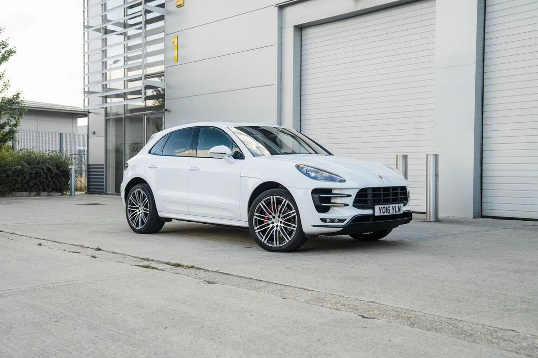 2016 Porsche Macan Turbo - Image 16 of 31