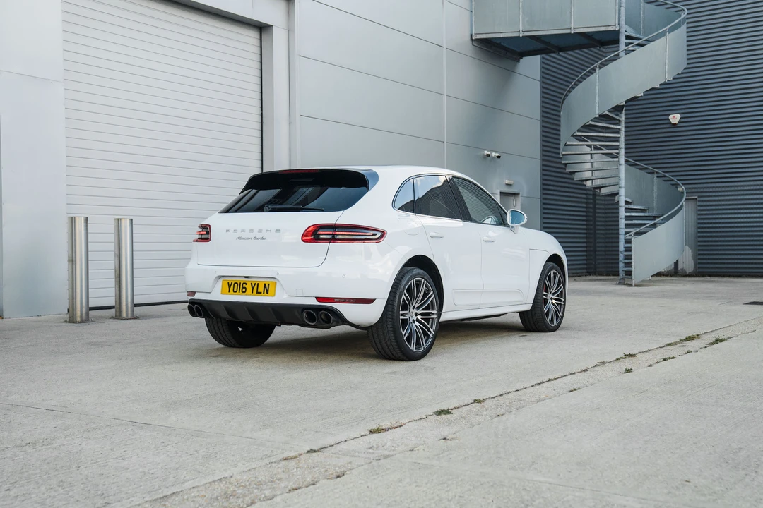 2016 Porsche Macan Turbo - Image 8 of 31