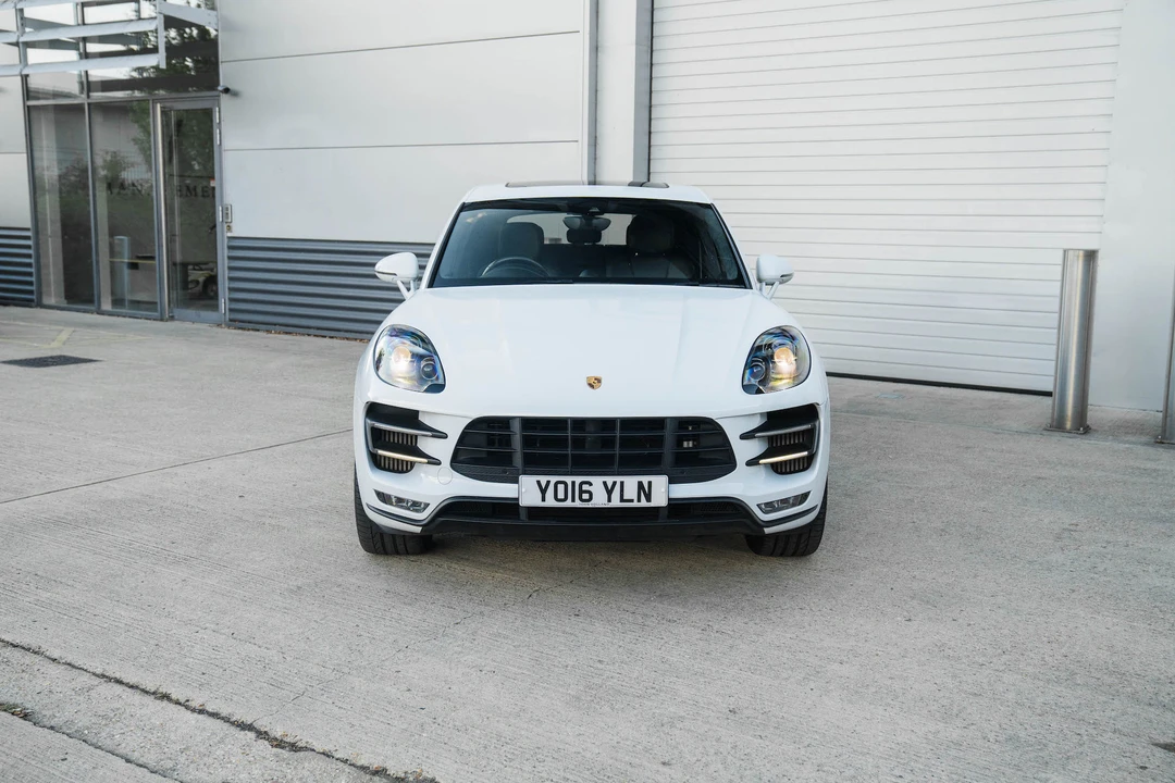 2016 Porsche Macan Turbo - Image 3 of 31