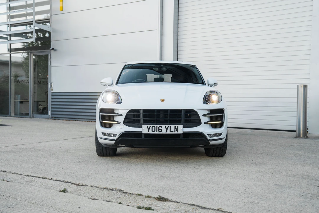 2016 Porsche Macan Turbo - Image 11 of 31