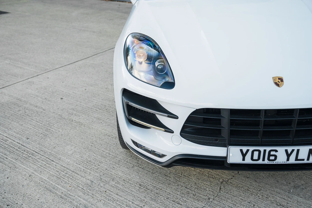 2016 Porsche Macan Turbo - Image 17 of 31