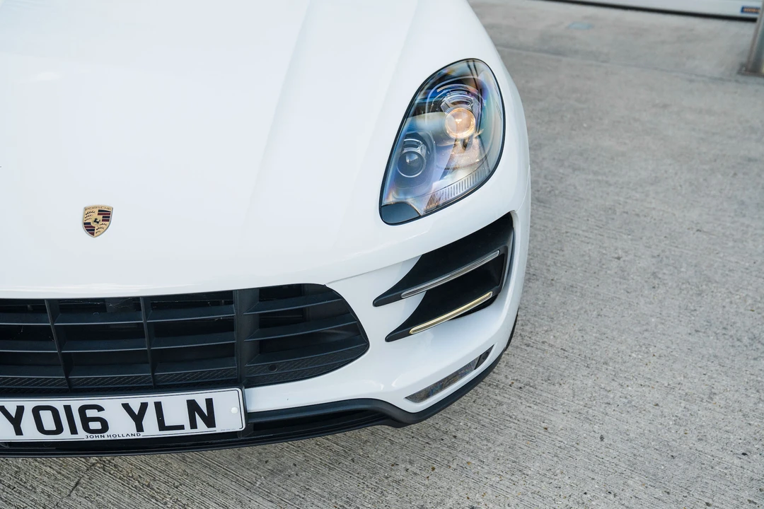 2016 Porsche Macan Turbo - Image 23 of 31