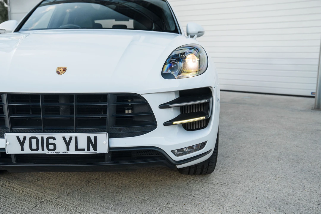 2016 Porsche Macan Turbo - Image 22 of 31