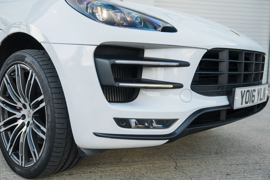 2016 Porsche Macan Turbo - Image 25 of 31