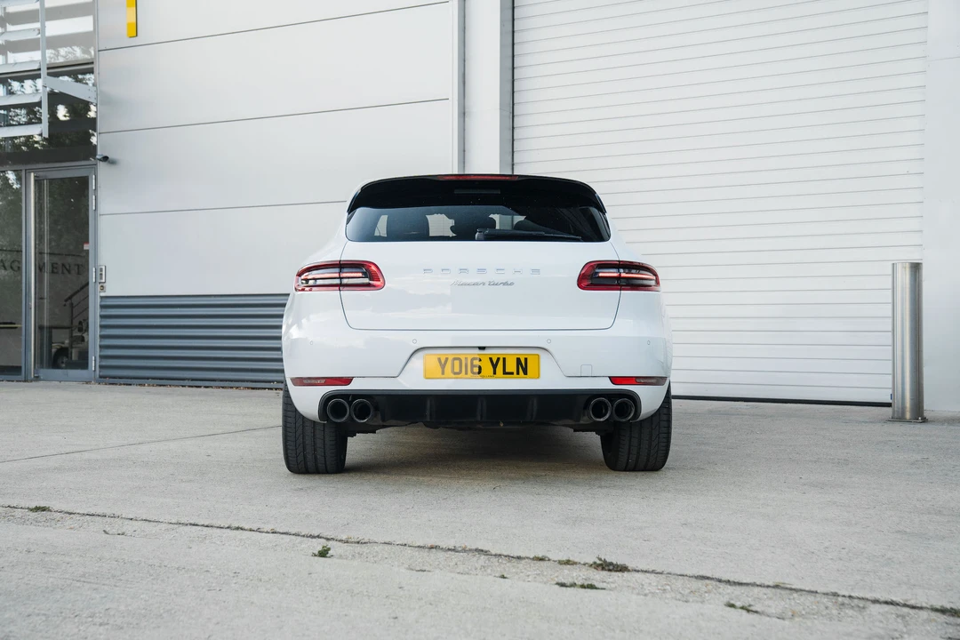 2016 Porsche Macan Turbo - Image 7 of 31