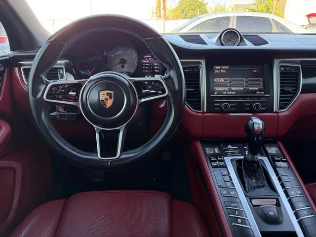 2016 Porsche Macan - Image 26 of 31