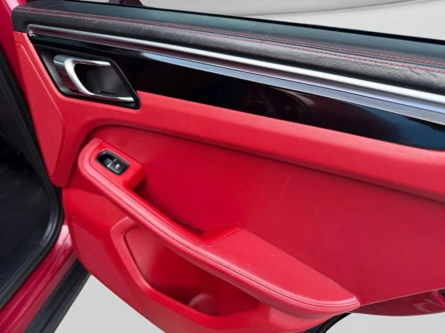 2016 Porsche Macan - Image 18 of 31