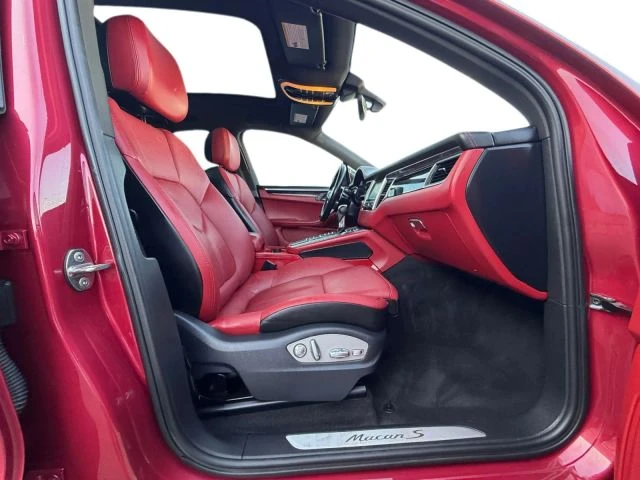 2016 Porsche Macan - Image 24 of 31