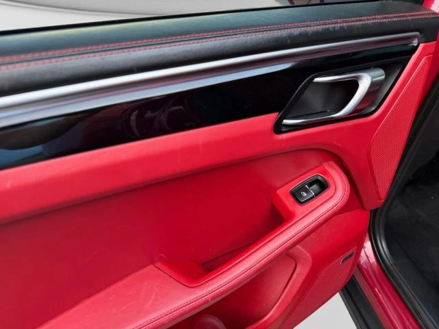 2016 Porsche Macan - Image 13 of 31