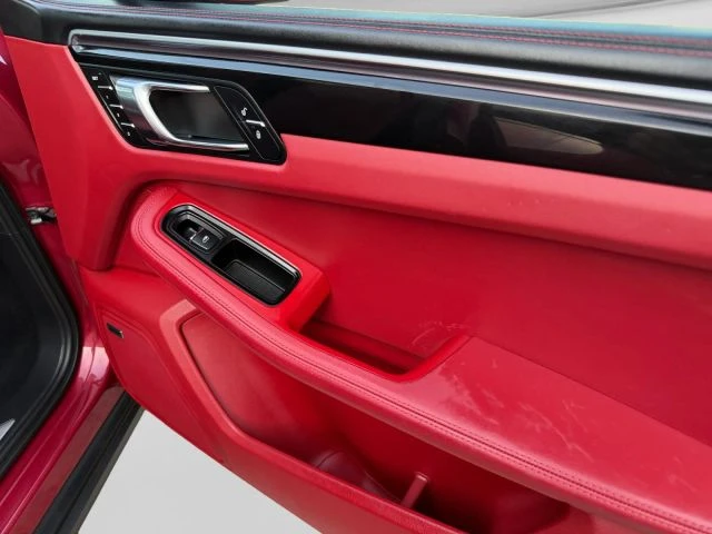 2016 Porsche Macan - Image 22 of 31
