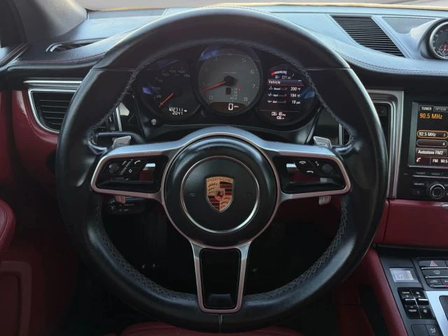 2016 Porsche Macan - Image 27 of 31