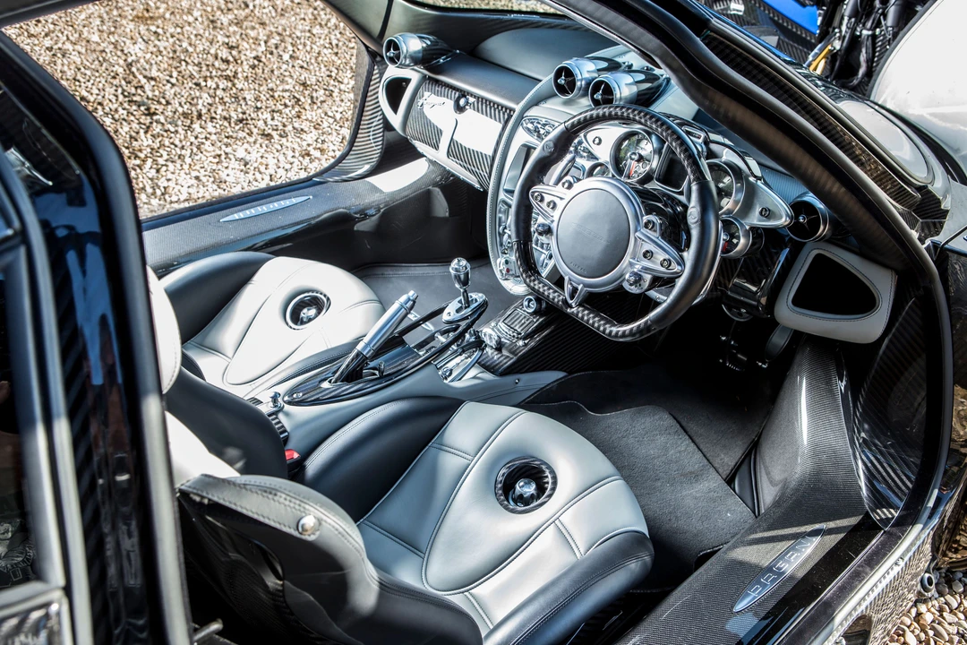 2016 Pagani Huayra - Image 28 of 31
