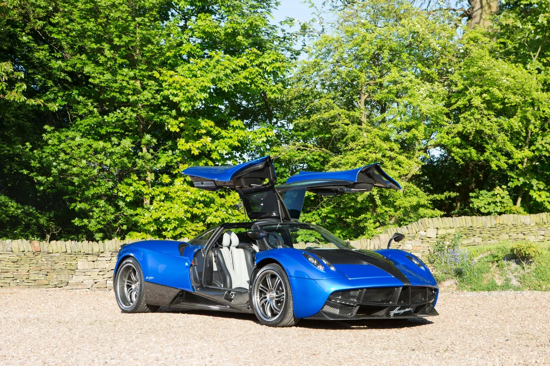 2016 Pagani Huayra - Image 5 of 31