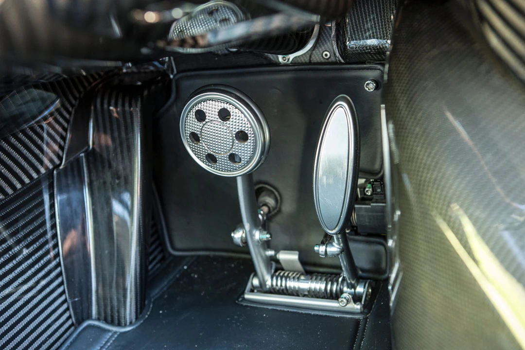2016 Pagani Huayra - Image 11 of 31