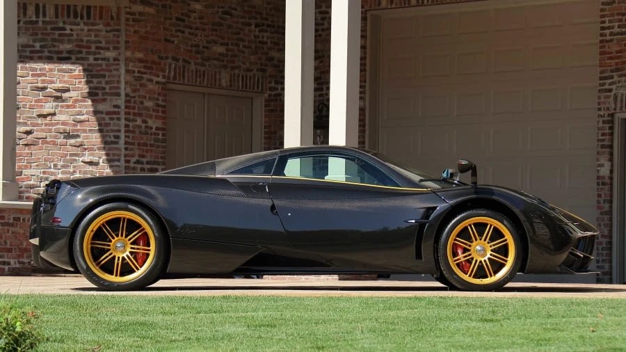 2016 Pagani Huayra - Image 2 of 27