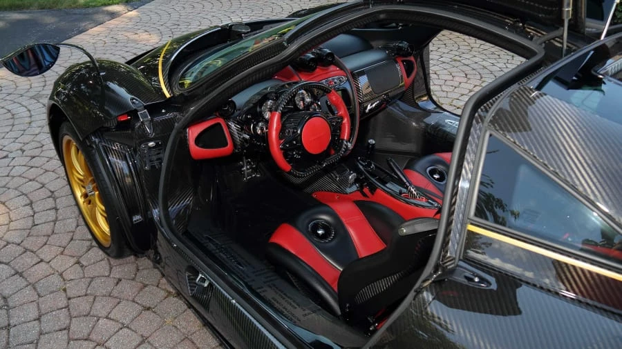 2016 Pagani Huayra - Image 4 of 27