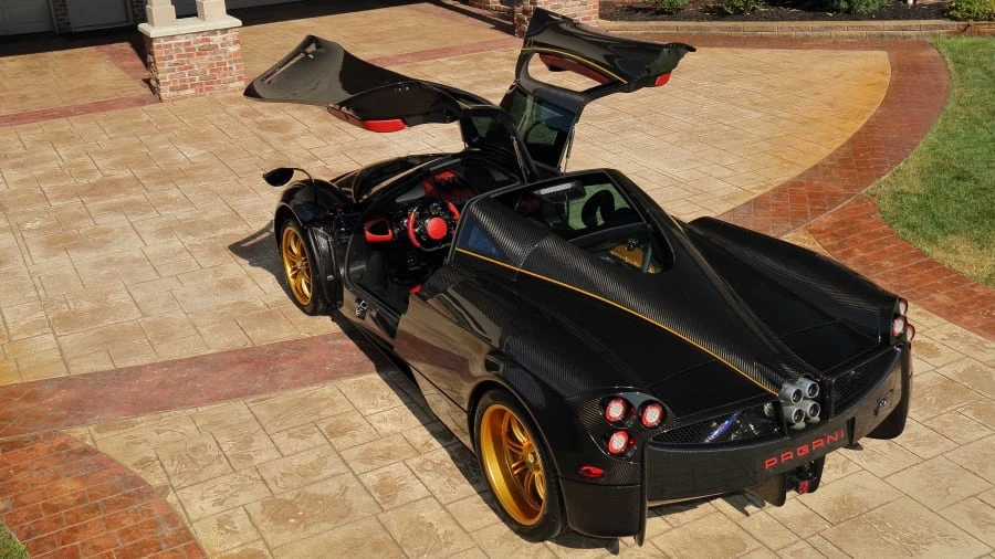 2016 Pagani Huayra - Image 16 of 27