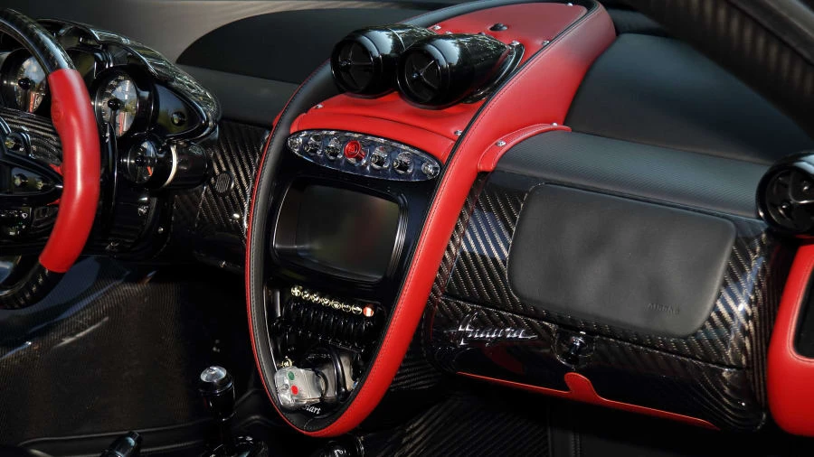 2016 Pagani Huayra - Image 20 of 27