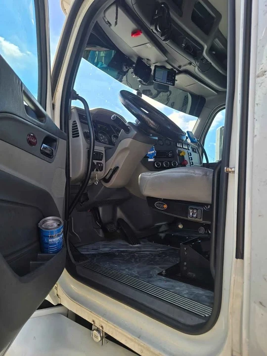 2016 Peterbilt 389 - Image 12 of 12