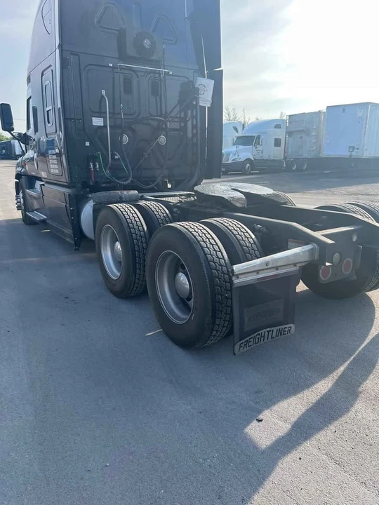 2016 Peterbilt 389 - Image 3 of 12