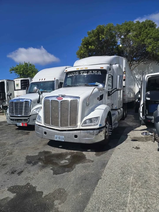 2016 Peterbilt 389 - Image 9 of 12