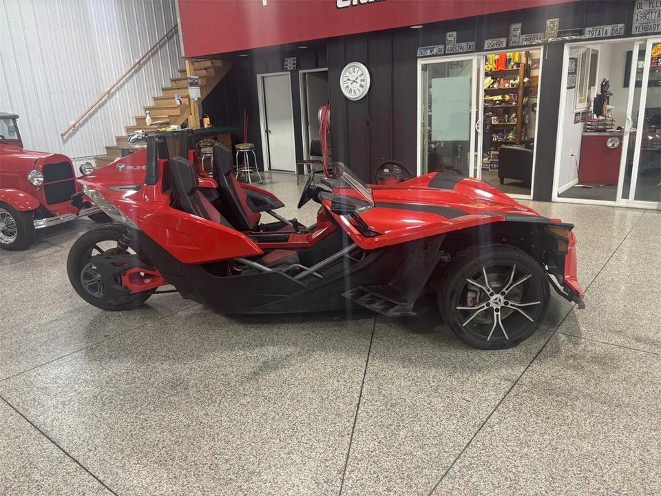 2016 Polaris Slingshot - Image 15 of 17