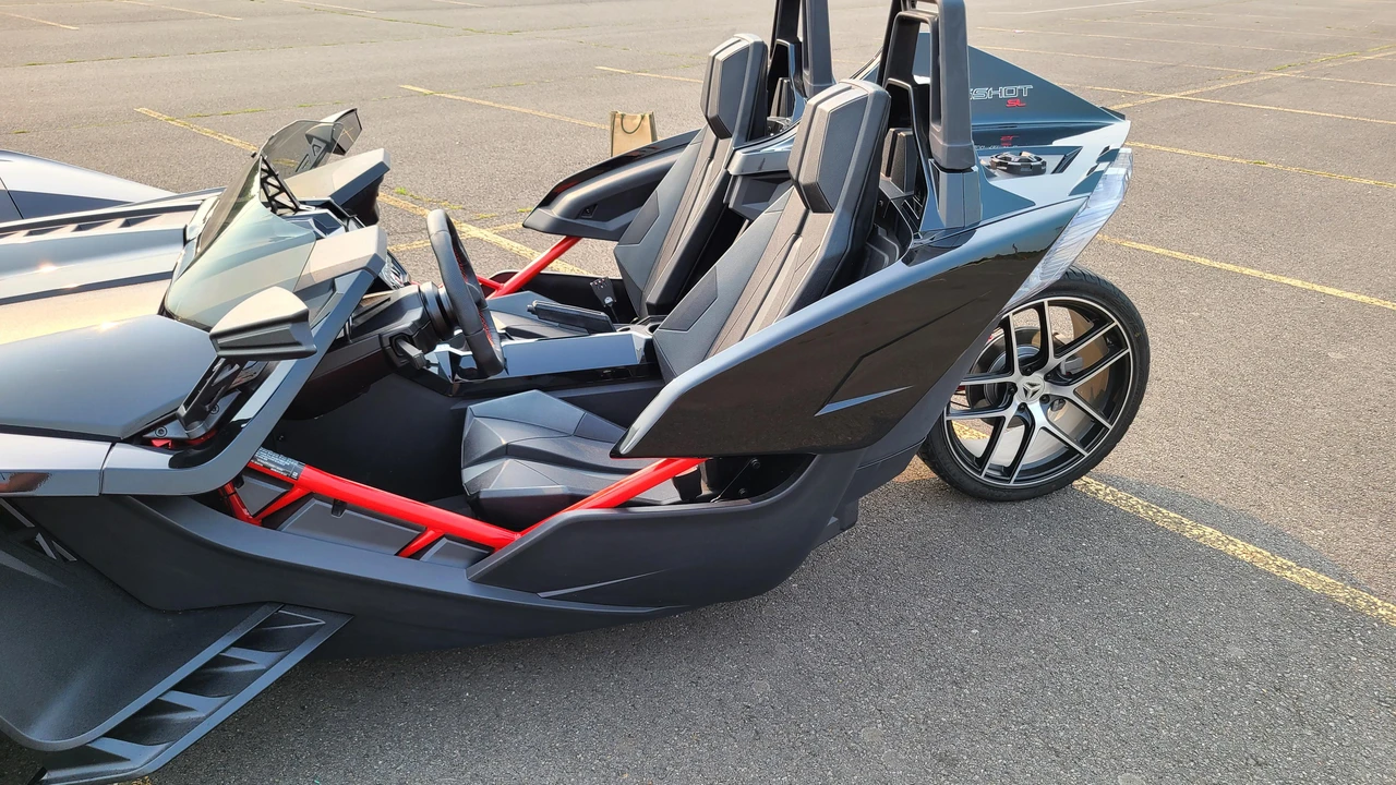 2016 Polaris Slingshot - Image 16 of 31