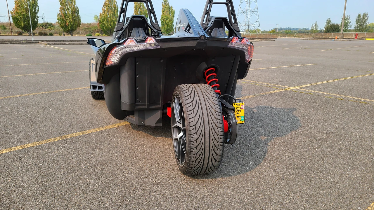 2016 Polaris Slingshot - Image 27 of 31