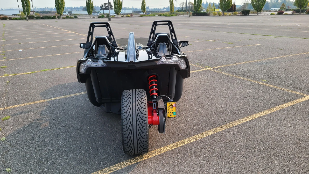 2016 Polaris Slingshot - Image 28 of 31