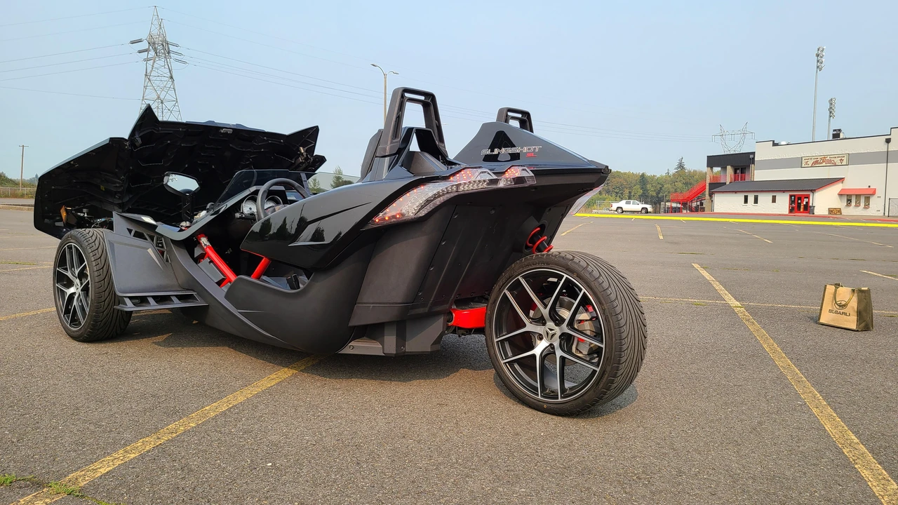 2016 Polaris Slingshot - Image 25 of 31