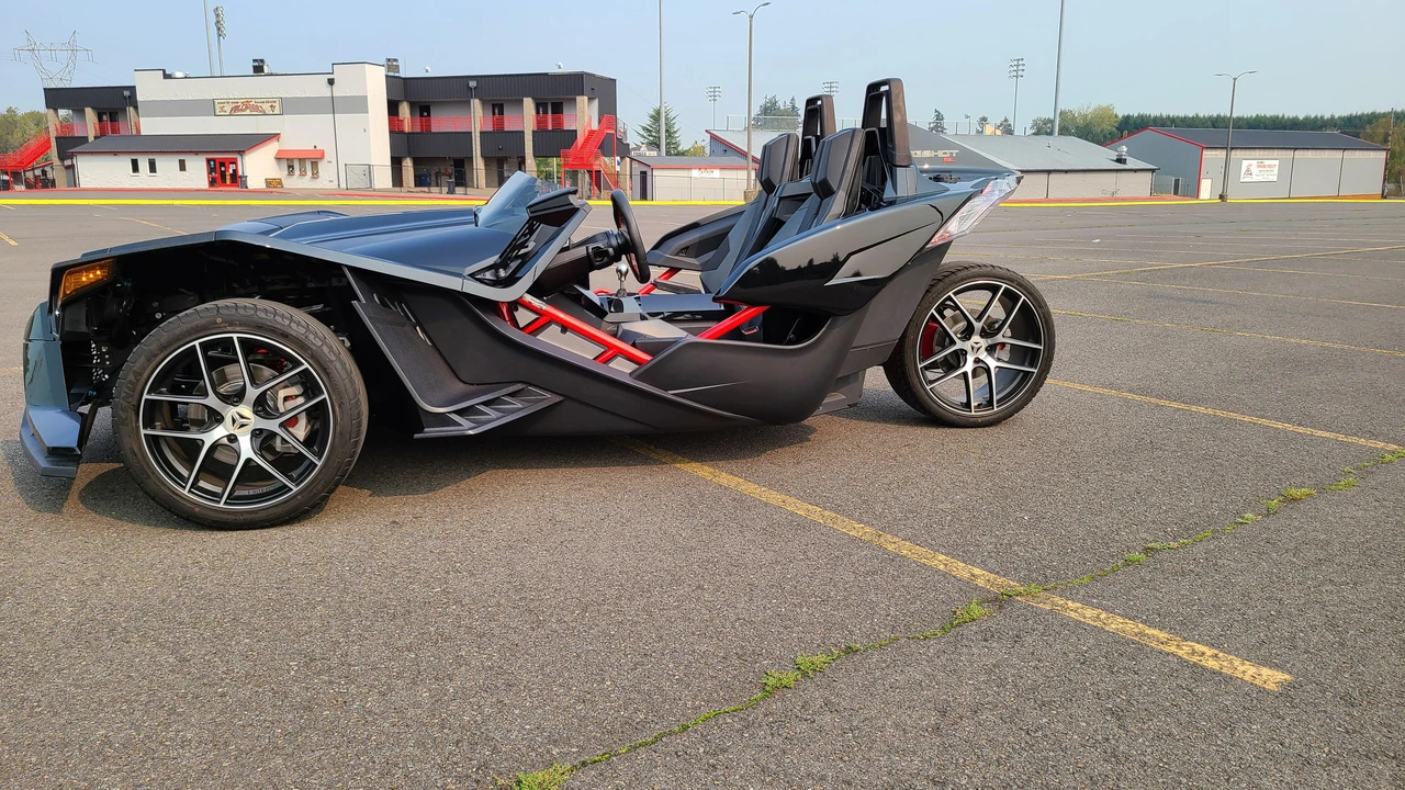 2016 Polaris Slingshot - Image 19 of 31