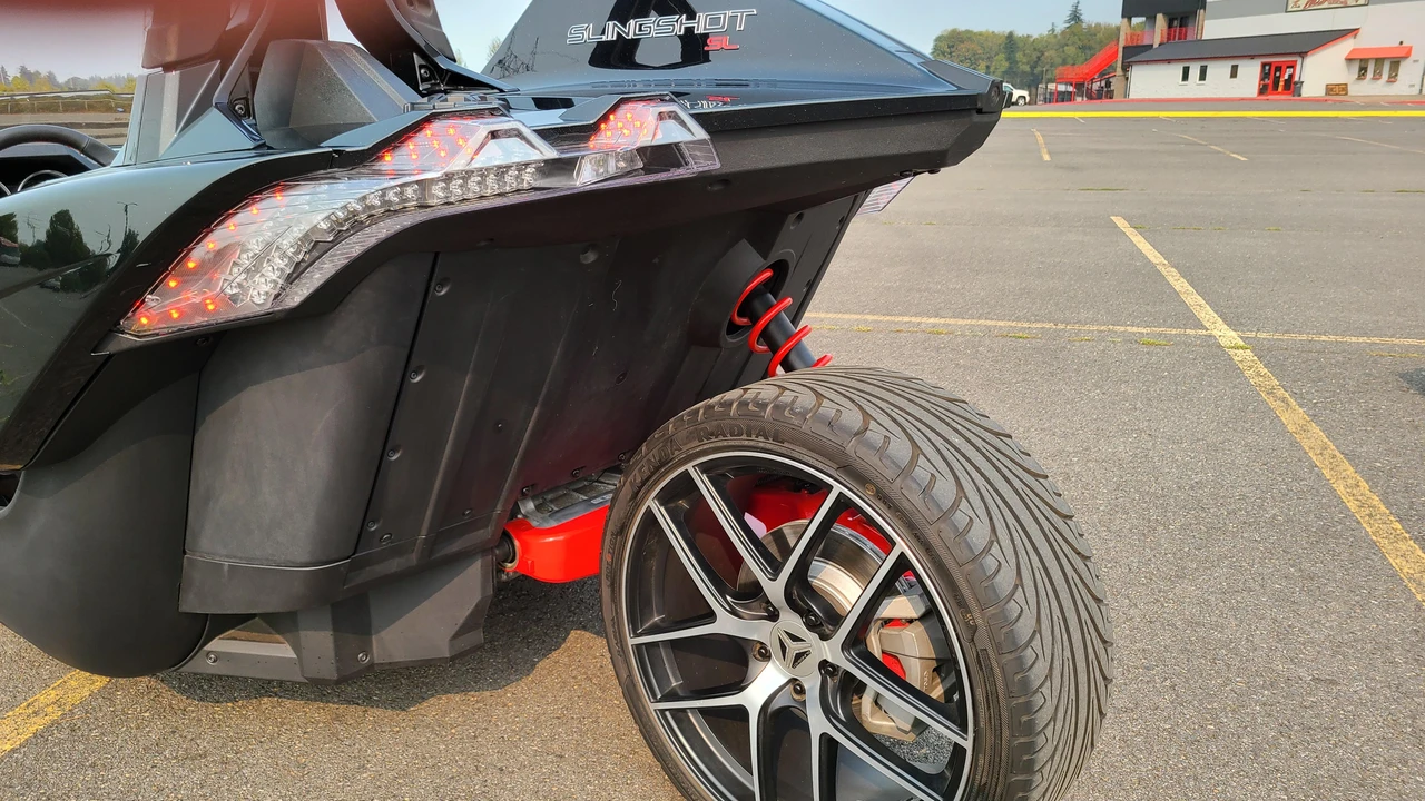 2016 Polaris Slingshot - Image 29 of 31