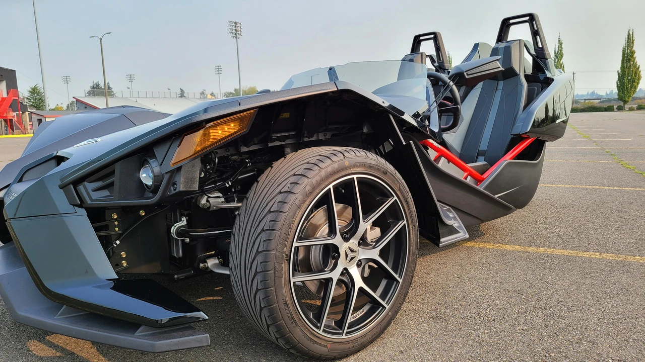 2016 Polaris Slingshot - Image 12 of 31
