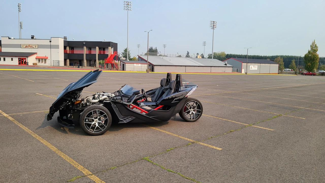 2016 Polaris Slingshot - Image 17 of 31