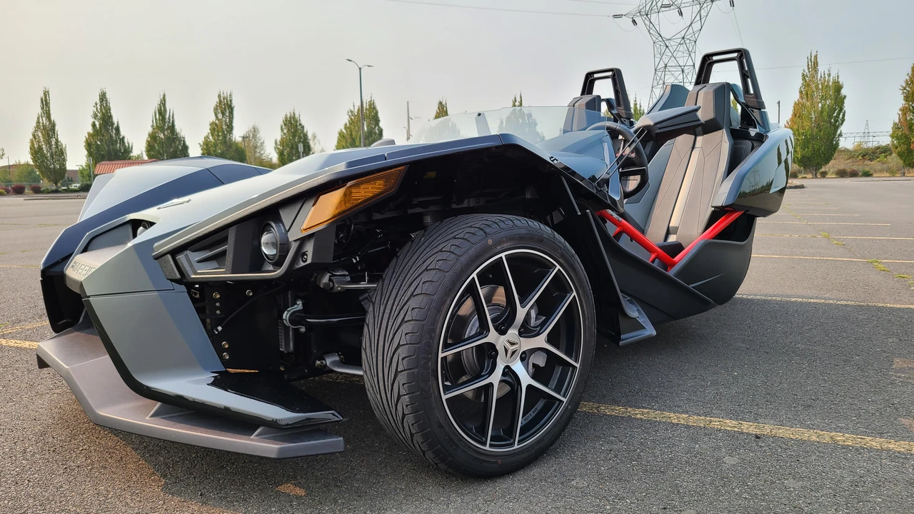 2016 Polaris Slingshot - Image 13 of 31