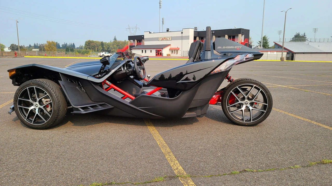 2016 Polaris Slingshot - Image 21 of 31