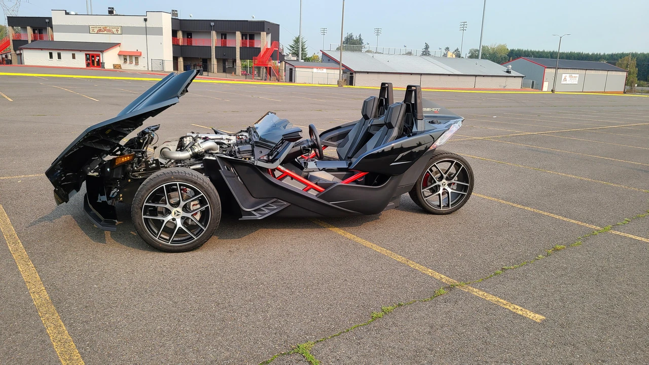2016 Polaris Slingshot - Image 20 of 31
