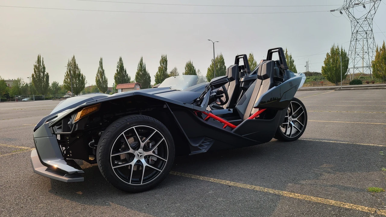 2016 Polaris Slingshot - Image 15 of 31