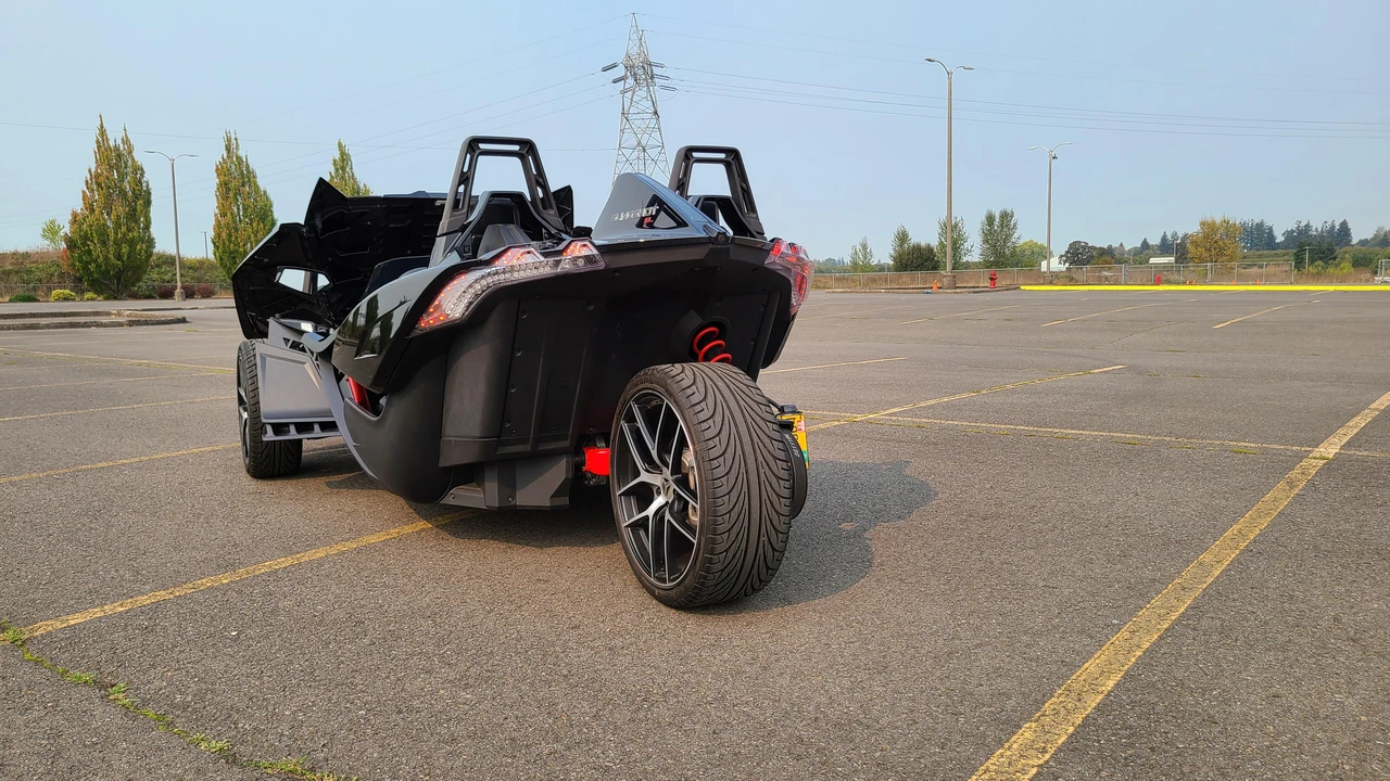 2016 Polaris Slingshot - Image 26 of 31