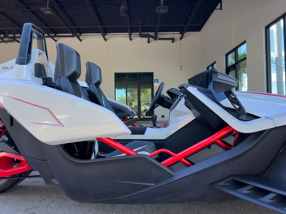 2016 Polaris Slingshot - Image 21 of 31