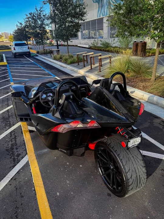 2016 Polaris Slingshot - Image 5 of 8