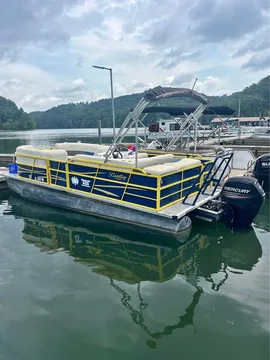 2016 Pontoon Boat Bentley 220 Cruise