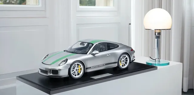 2016 Porsche 911 991.1 R 1:8 Scale Model